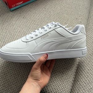 ‼️SOLD - Men’s White Puma Sneakers